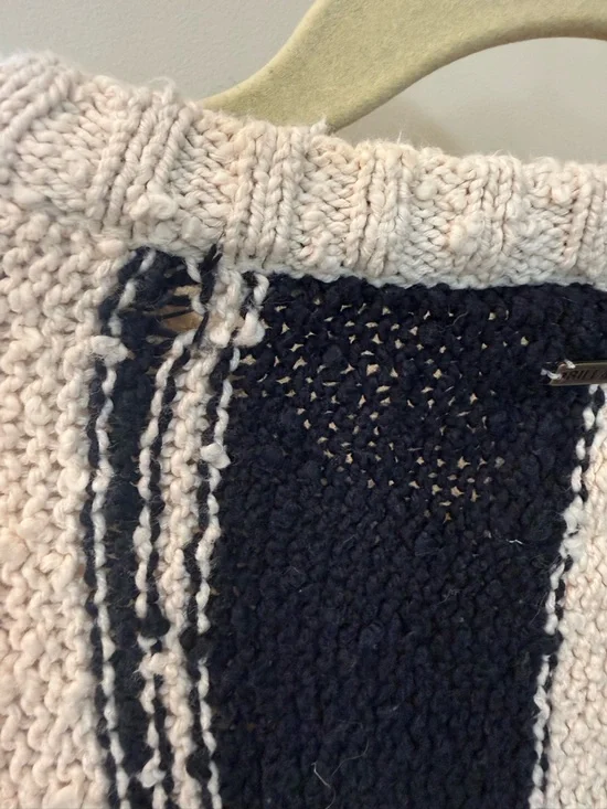 Billabong Black & Cream Striped Sweater in Size S - Picture 12 of 12